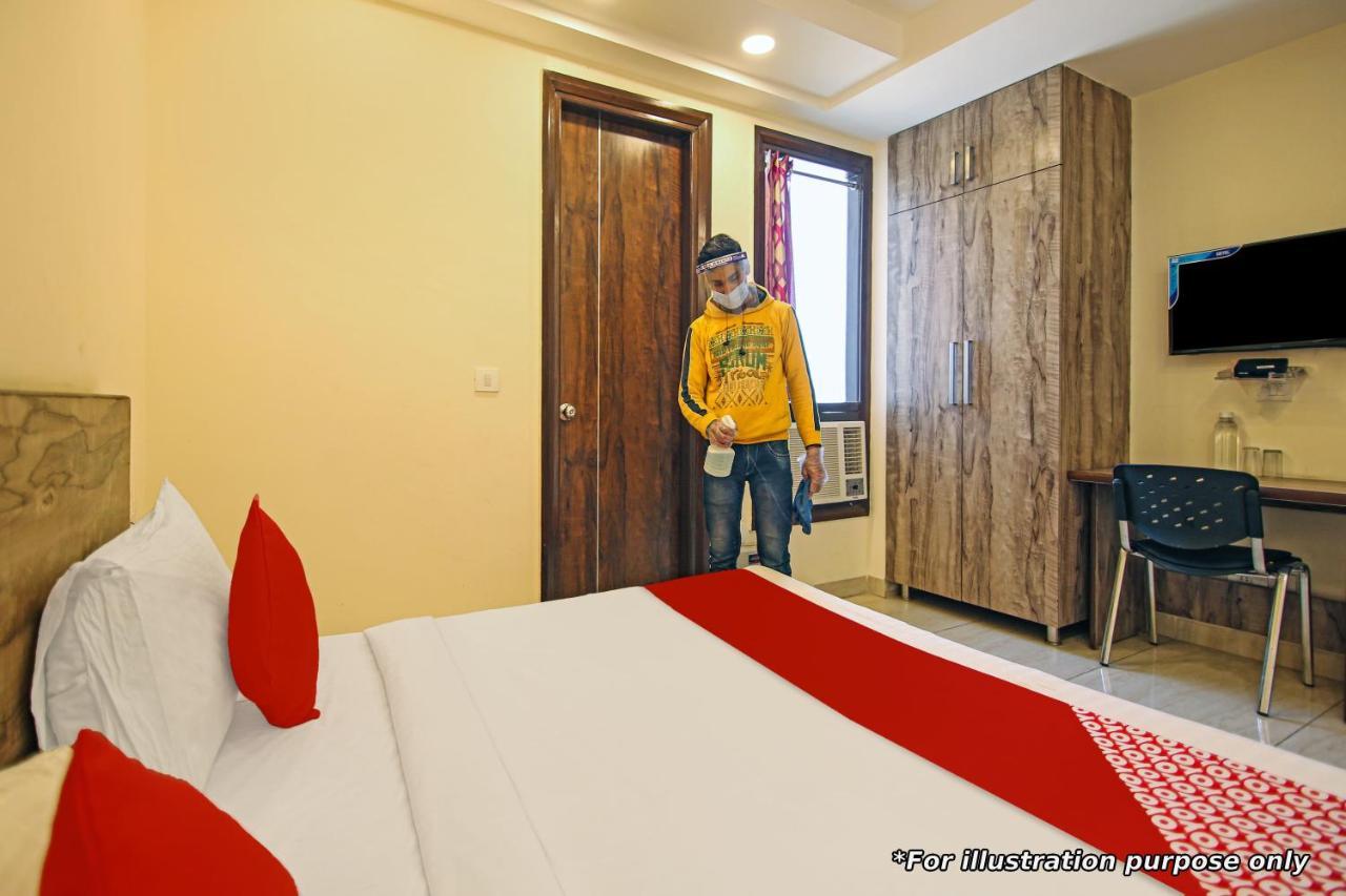 Super Hotel O Hotel Gold Star 뉴델리 외부 사진