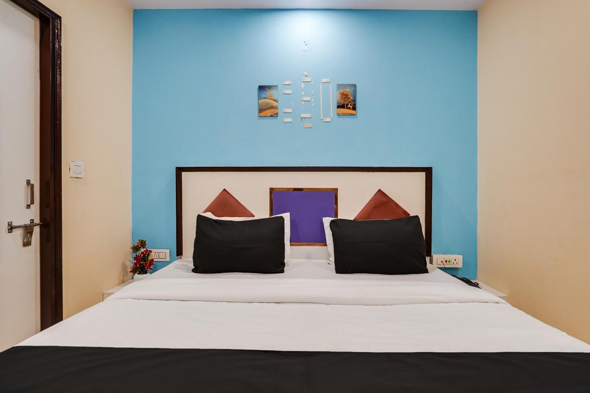 Super Hotel O Hotel Gold Star 뉴델리 외부 사진