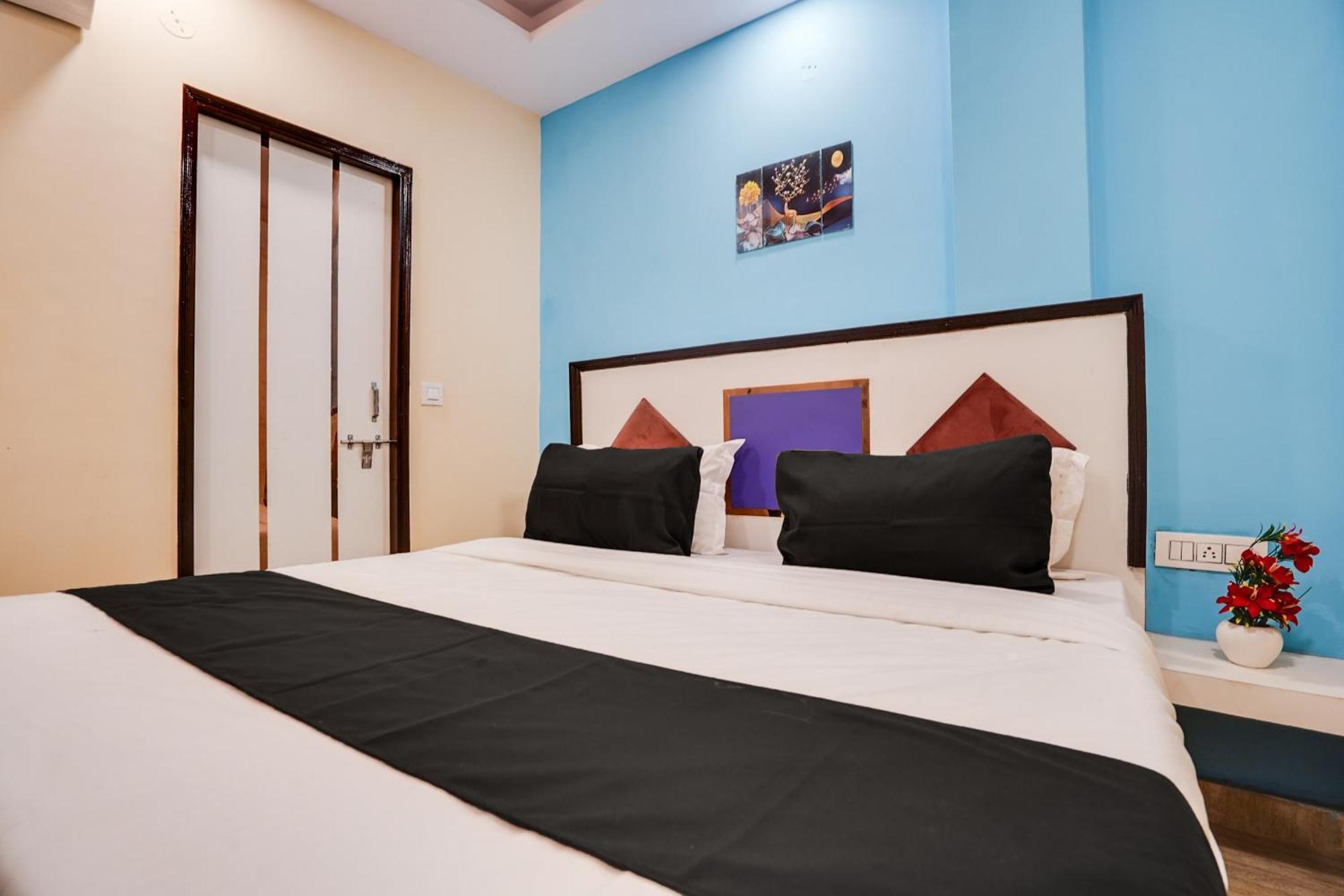Super Hotel O Hotel Gold Star 뉴델리 외부 사진