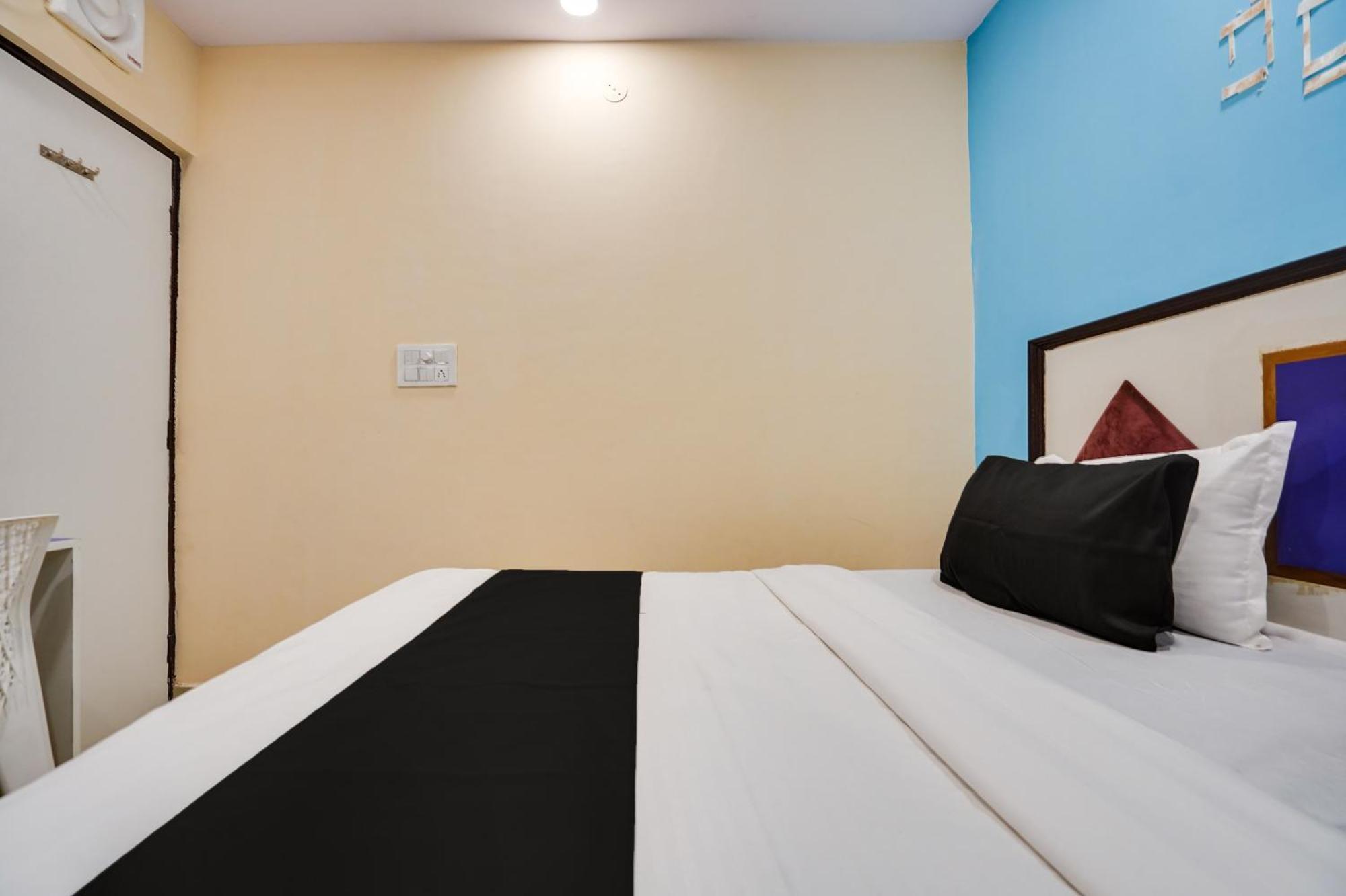 Super Hotel O Hotel Gold Star 뉴델리 외부 사진