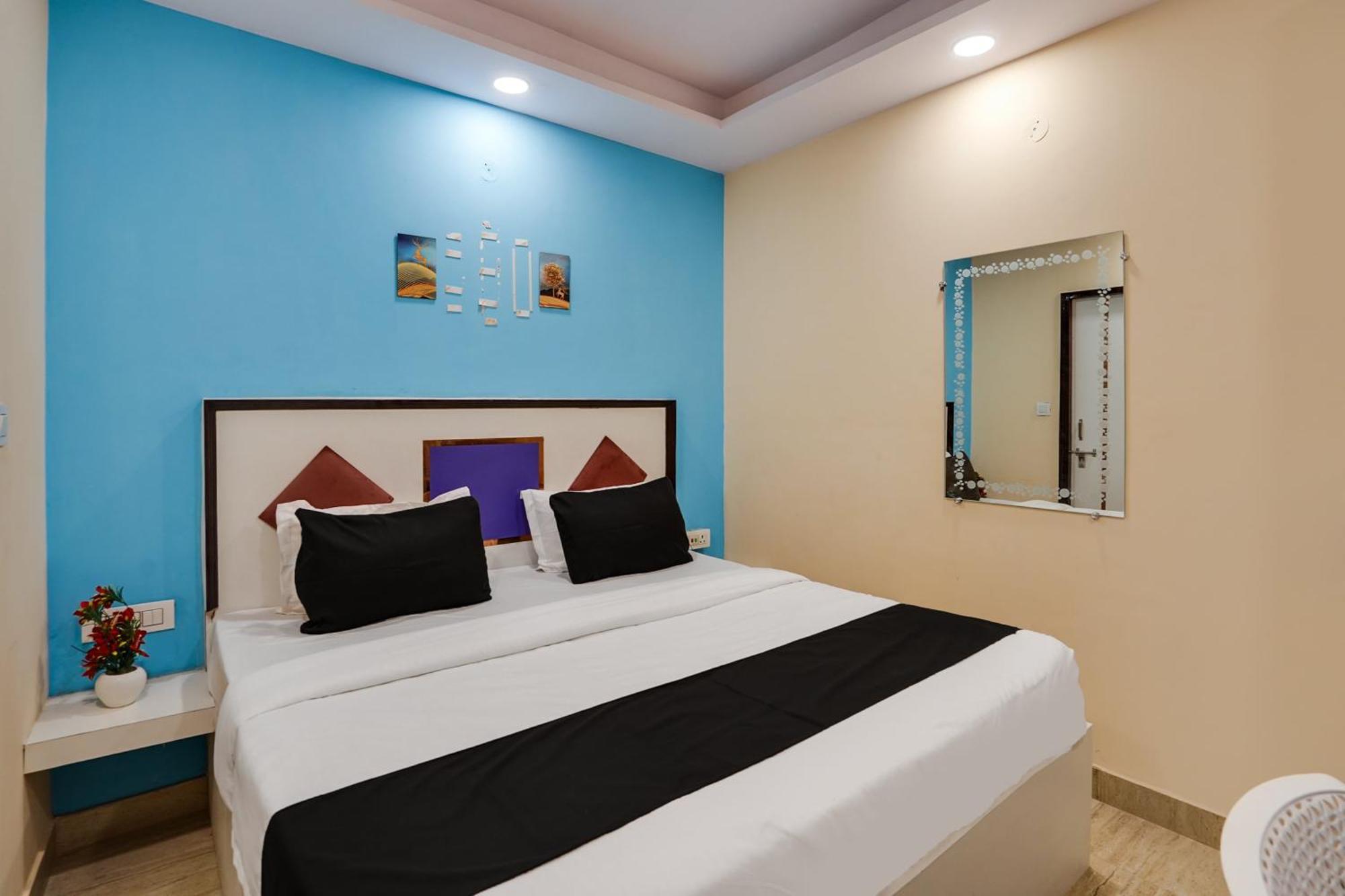 Super Hotel O Hotel Gold Star 뉴델리 외부 사진