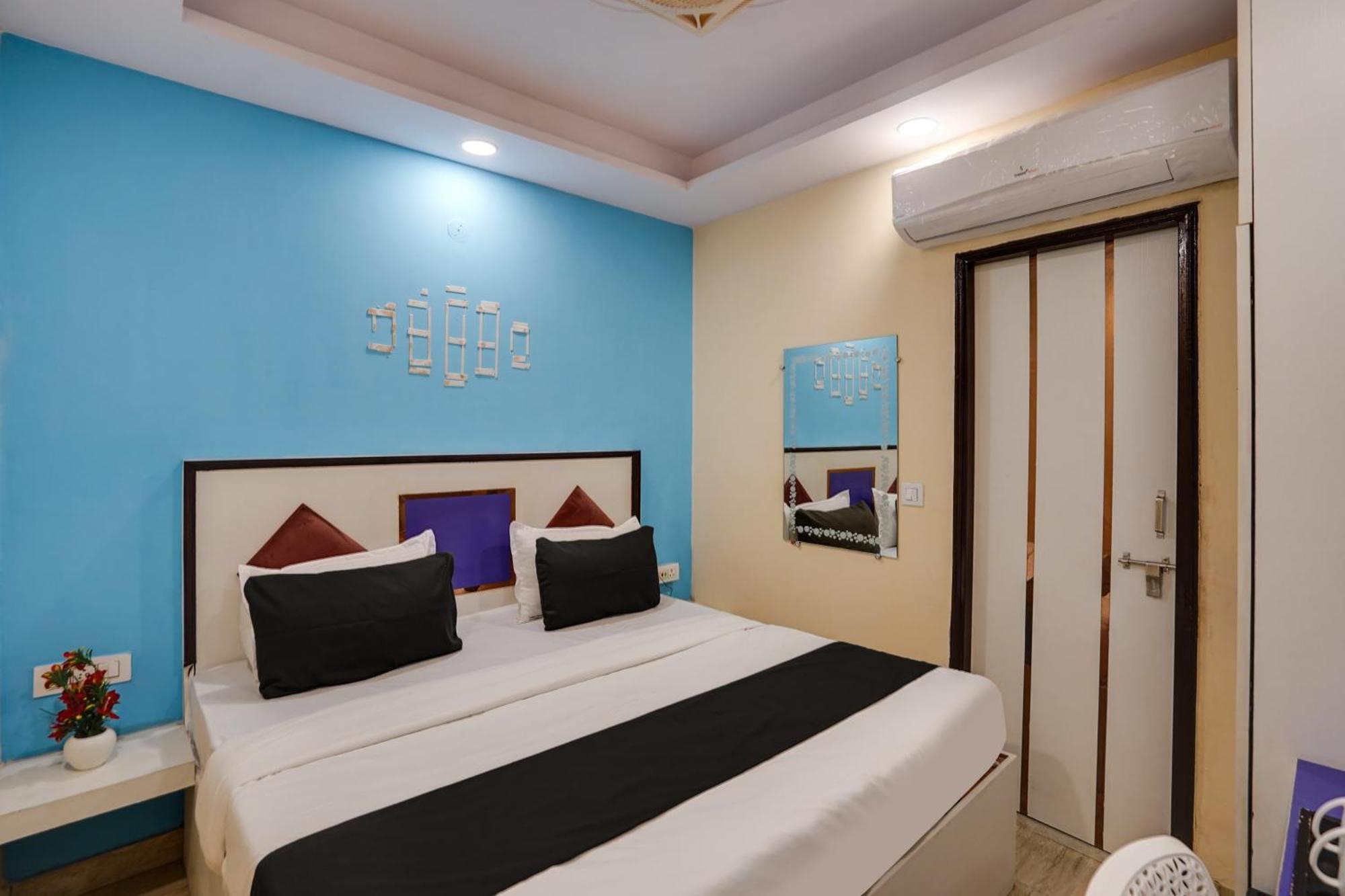 Super Hotel O Hotel Gold Star 뉴델리 외부 사진