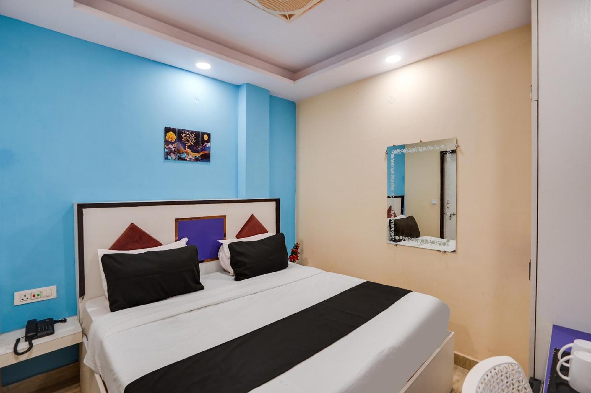 Super Hotel O Hotel Gold Star 뉴델리 외부 사진